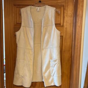 White House Black Market Cream Sleeveless Vest